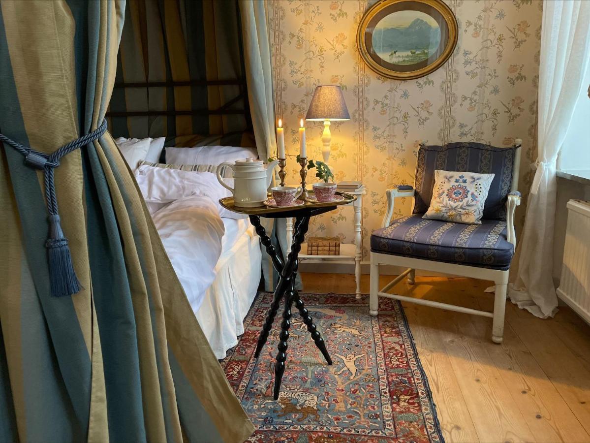Гостевой дом Naeaes Slott Floda  Экстерьер фото