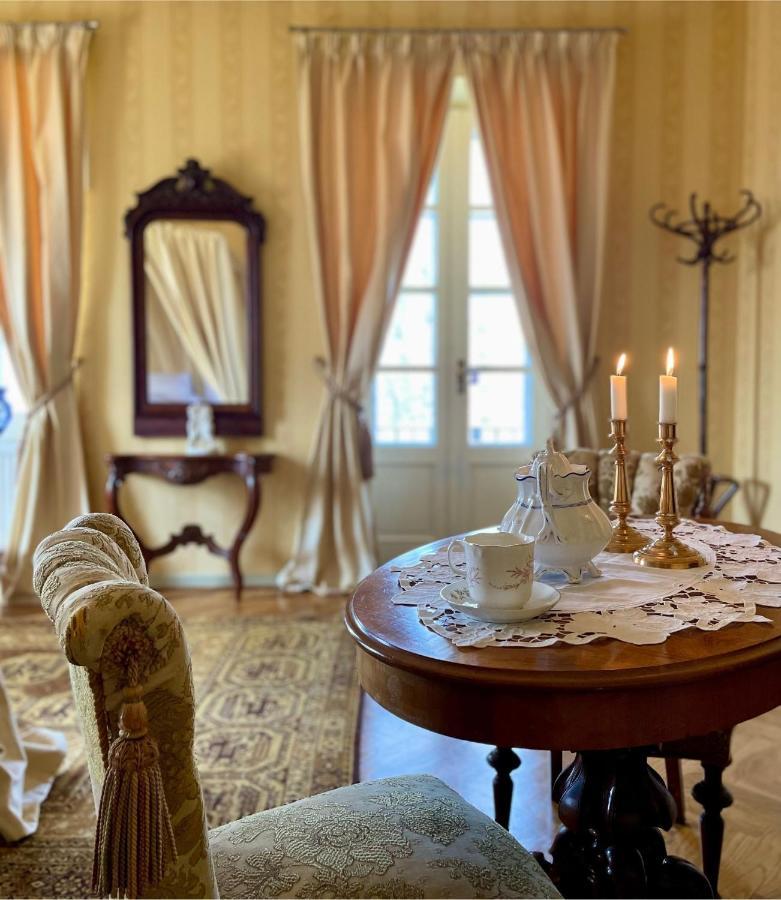 Гостевой дом Naeaes Slott Floda  Экстерьер фото