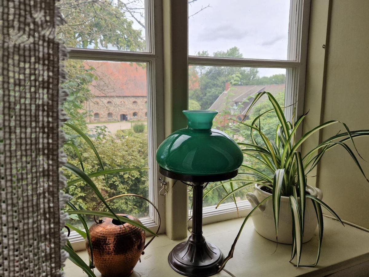 Гостевой дом Naeaes Slott Floda  Экстерьер фото