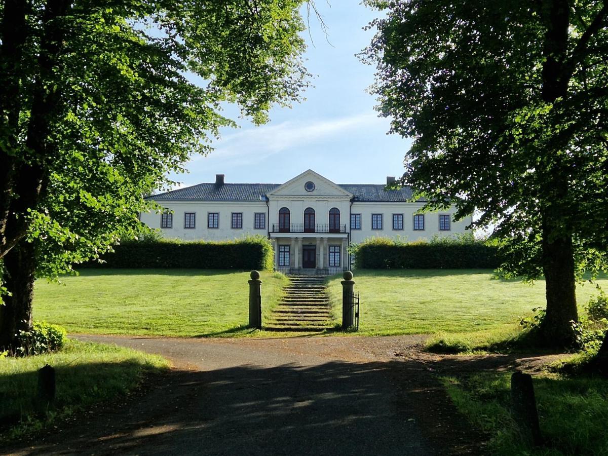 Гостевой дом Naeaes Slott Floda  Экстерьер фото