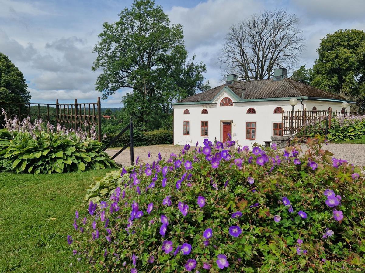 Гостевой дом Naeaes Slott Floda  Экстерьер фото