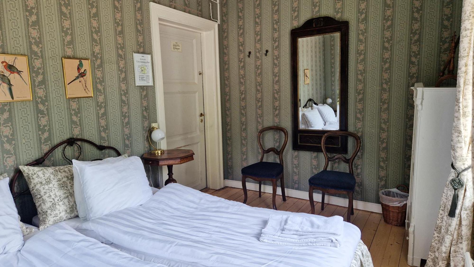 Гостевой дом Naeaes Slott Floda  Экстерьер фото