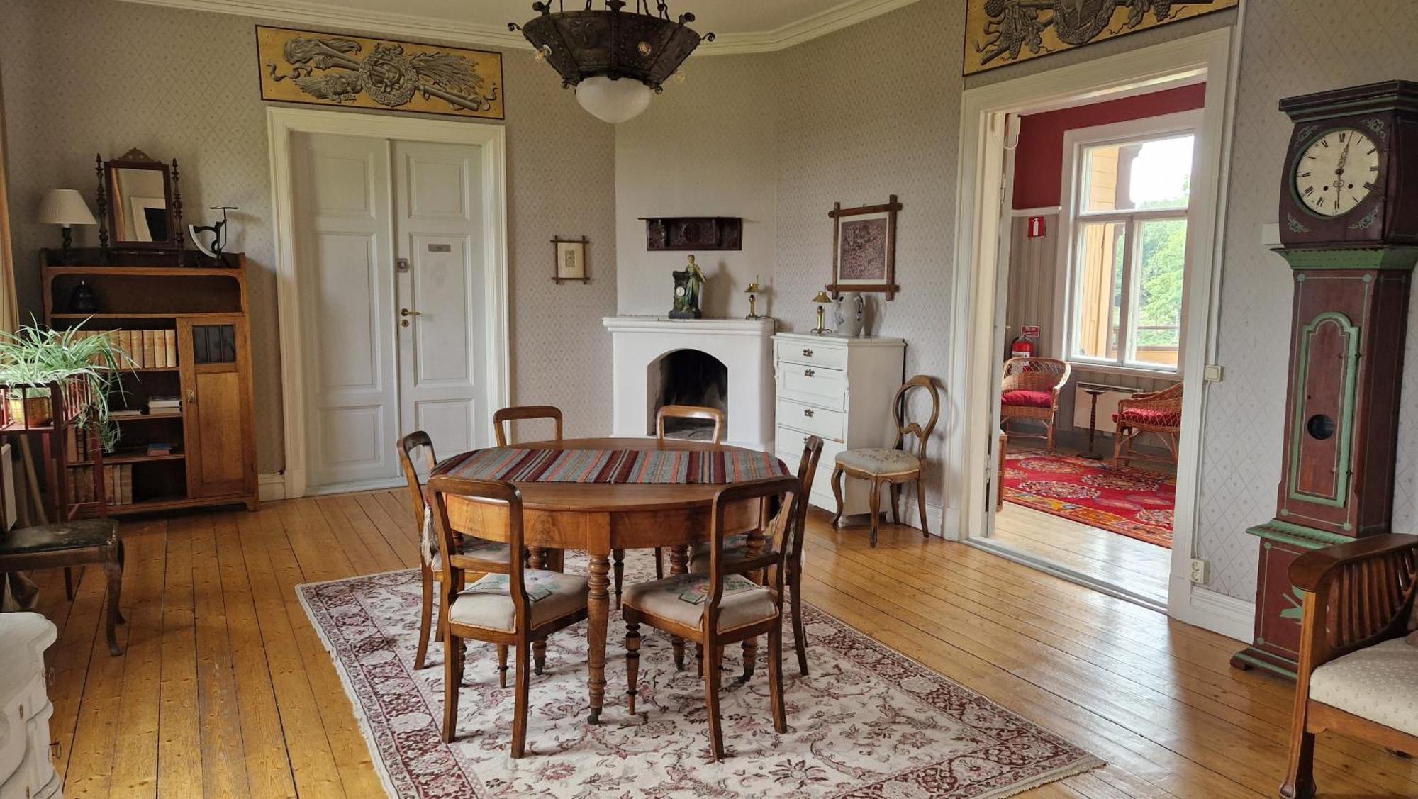 Гостевой дом Naeaes Slott Floda  Экстерьер фото