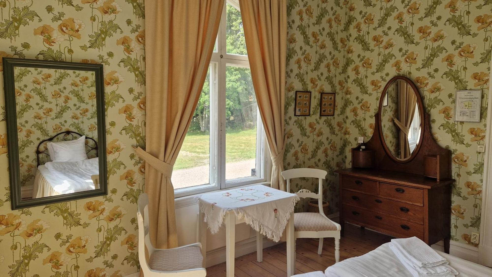 Гостевой дом Naeaes Slott Floda  Экстерьер фото